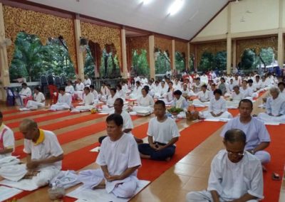 In the evening, they will come to chant and practice meditation and Vipassana at Wat Sriboonruang